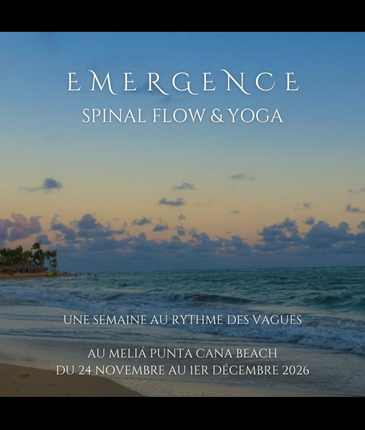 Affiche retraite yoga sur plage au coucher soleil